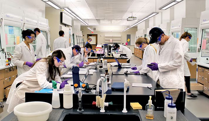 Chemistry laboratory with apparatus
